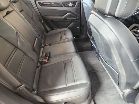 Used 2019 Porsche Cayenne AWD/4WD image 32