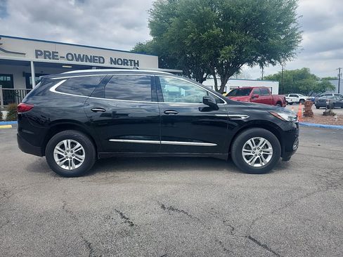 Used 2020 Buick Enclave Essence w/ Sound and Sites Package image 2