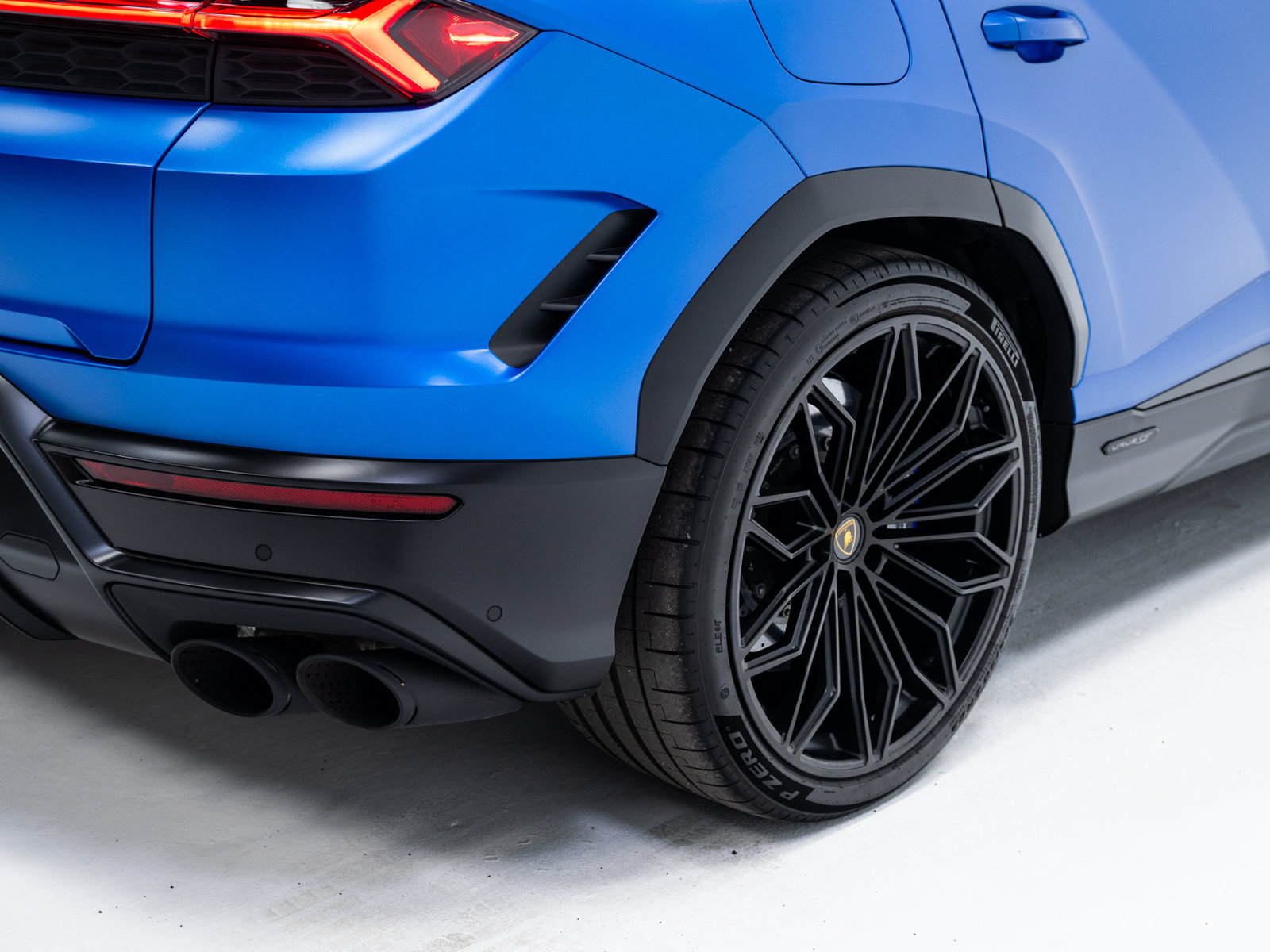 Used 2025 Lamborghini Urus SE AWD/4WD image 25