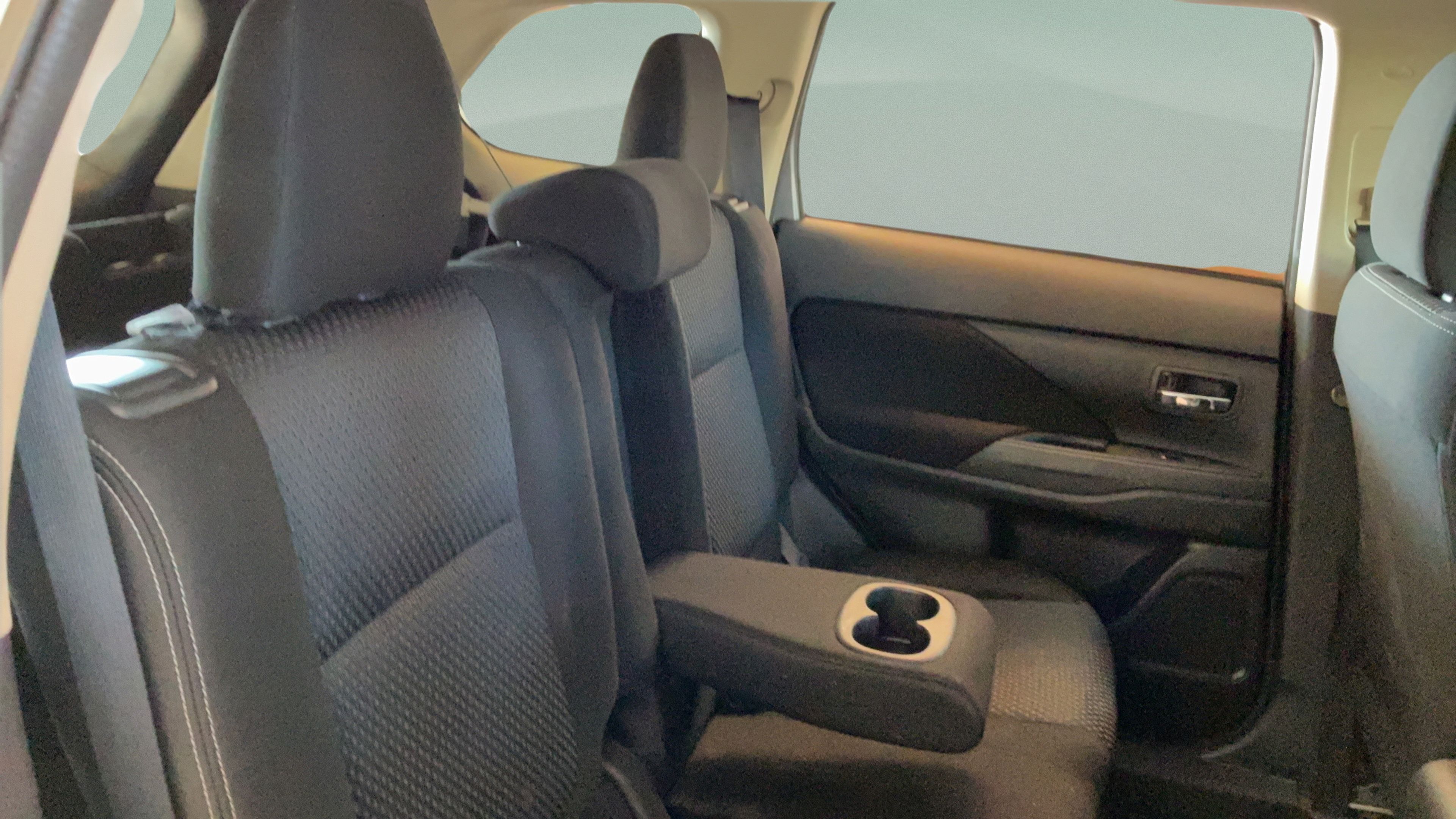 Used 2016 Mitsubishi Outlander SE FWD image 32