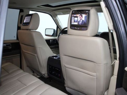 Used 2017 Lincoln Navigator L Reserve image 28