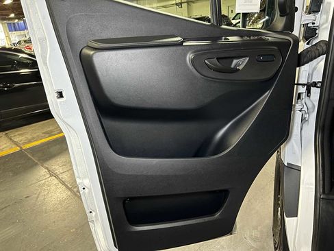 Used 2025 Mercedes-Benz Sprinter 2500 image 21