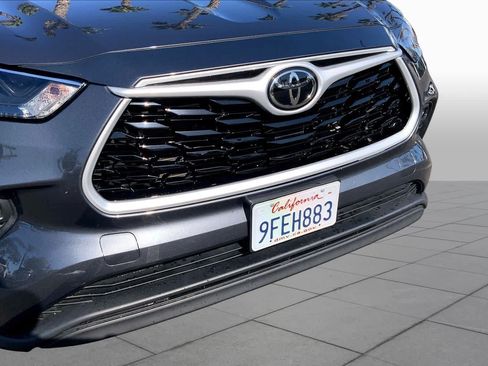 Used 2023 Toyota Highlander XLE FWD image 29