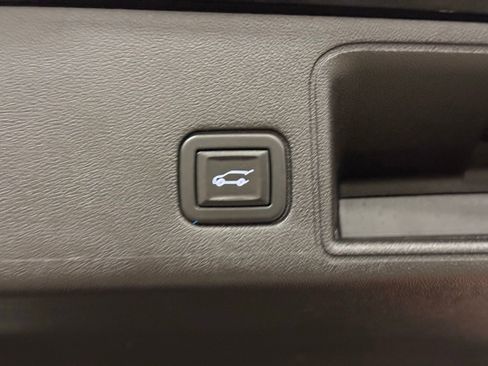 Used 2023 GMC Terrain SLT image 35