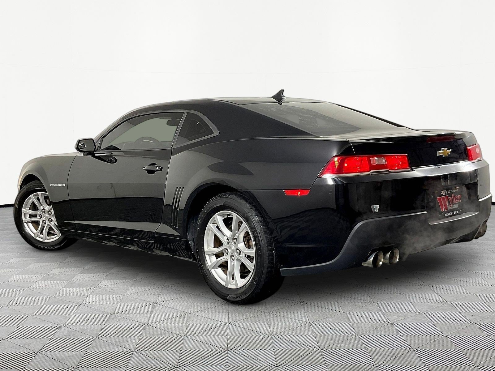 Used 2015 Chevrolet Camaro LS RWD image 4