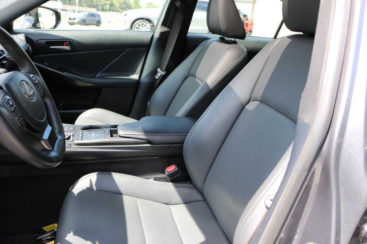 Used 2023 Lexus IS 300 w/ Premium Package RWD image 30