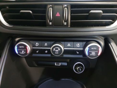 New 2025 Alfa Romeo Giulia AWD w/ Veloce Package AWD image 21