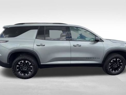 Certified 2025 Chevrolet Traverse Z71 w/ Driver Confidence Package AWD/4WD image 8
