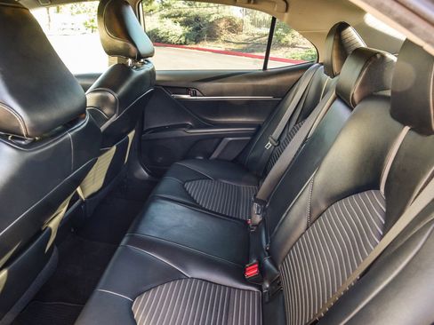 Certified 2020 Toyota Camry SE image 21