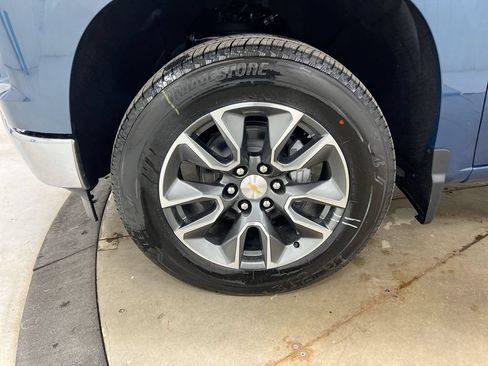 Used 2024 Chevrolet Silverado 1500 LT AWD/4WD image 25