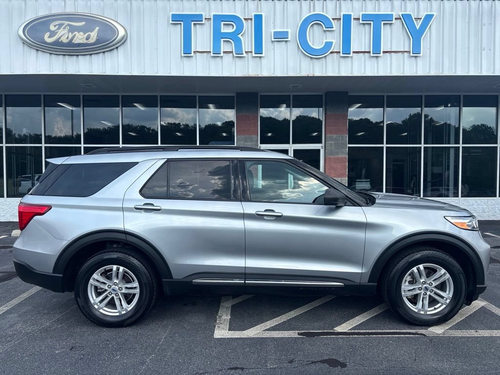 Used 2024 Ford Explorer XLT w/ Equipment Group 202A AWD/4WD image 1