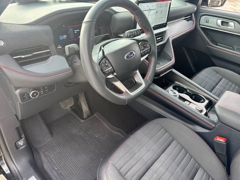 Used 2025 Ford Explorer ST-Line w/ Premium Package image 21