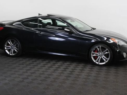 Used 2011 Hyundai Genesis 3.8 RWD image 4