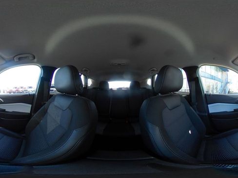 Used 2025 Chevrolet Trax LT w/ LT Convenience Package image 41