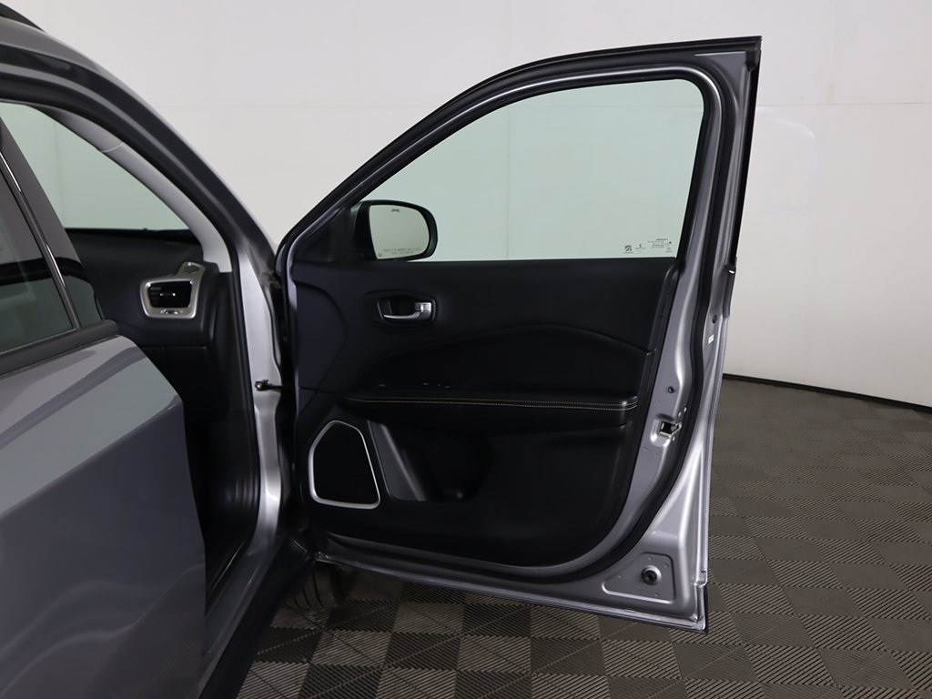 Used 2018 Jeep Compass Latitude AWD/4WD image 16