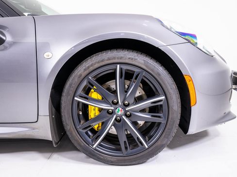 Used 2018 Alfa Romeo 4C Coupe w/ Convenience Group - Coupe image 15