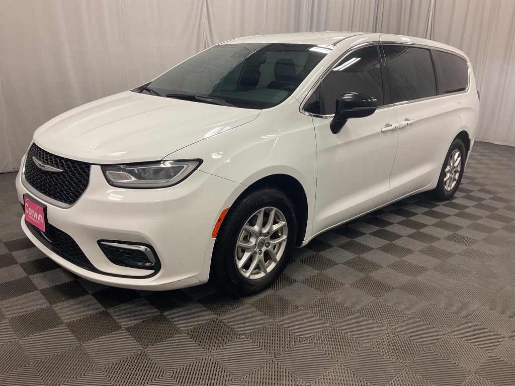 Used 2025 Chrysler Pacifica Select FWD image 10