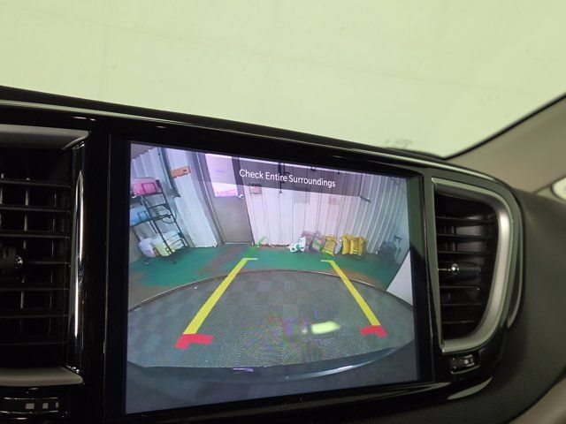Used 2024 Chrysler Pacifica Touring-L FWD image 19