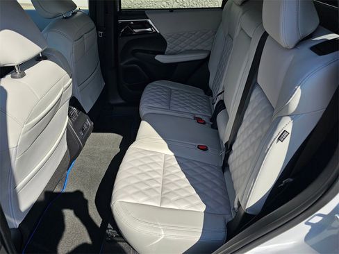 New 2025 Mitsubishi Outlander SEL image 5