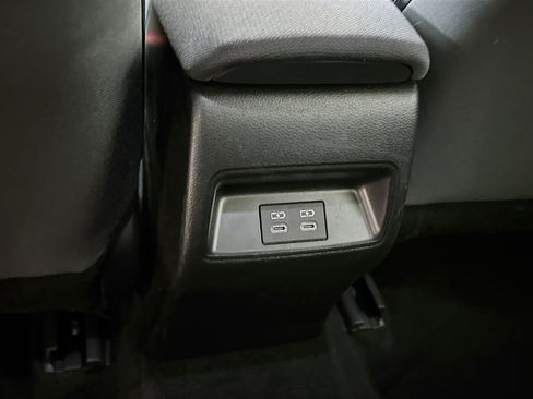 Used 2025 Toyota Corolla LE image 28