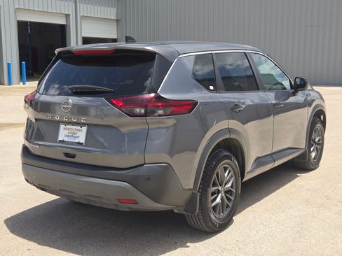 Used 2022 Nissan Rogue S FWD image 3