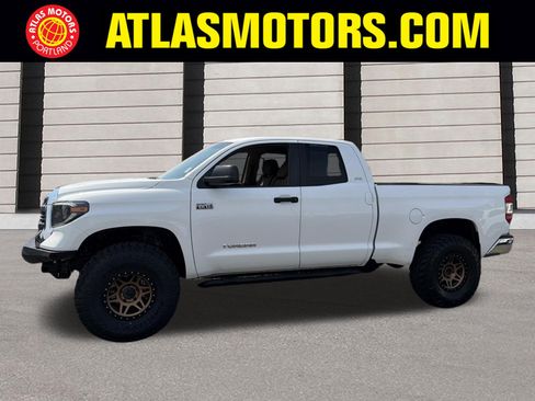Used 2015 Toyota Tundra SR5 w/ SR5 Upgrade Package AWD/4WD image 1