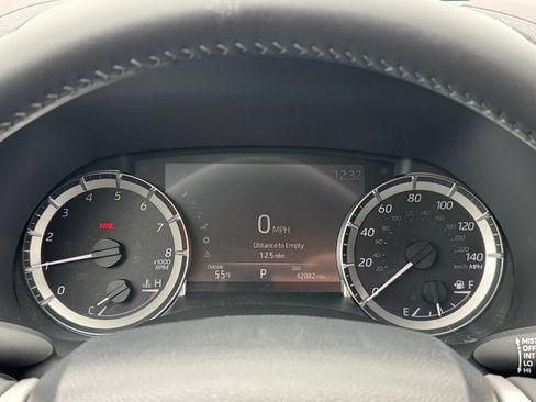 Used 2023 Toyota Highlander XLE AWD/4WD image 14