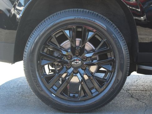 Used 2023 Chevrolet Suburban Premier image 28