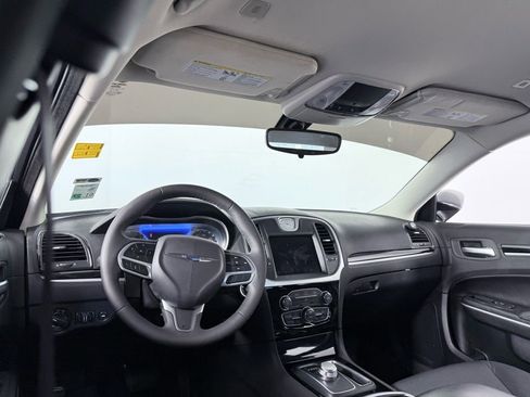 Used 2023 Chrysler 300 Touring w/ Sport Appearance Package image 19