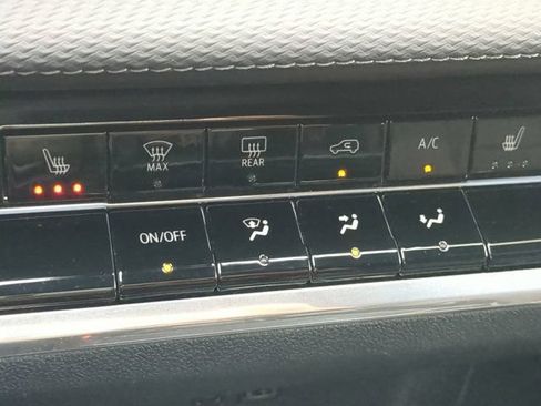 Used 2025 Chevrolet Equinox LT FWD image 21