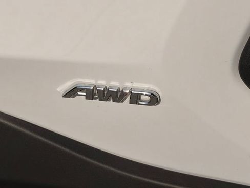 Used 2025 Toyota RAV4 XLE AWD/4WD image 5
