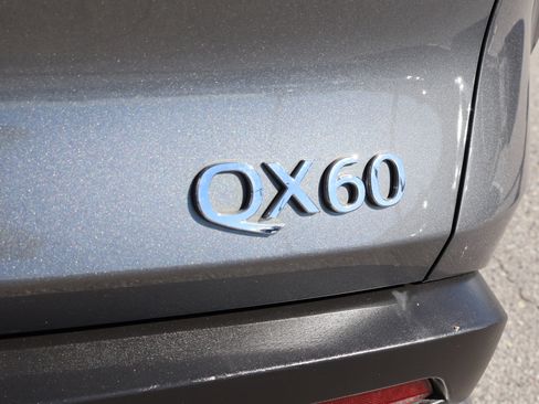 Certified 2023 INFINITI QX60 Luxe w/ Performance Audio Package image 9