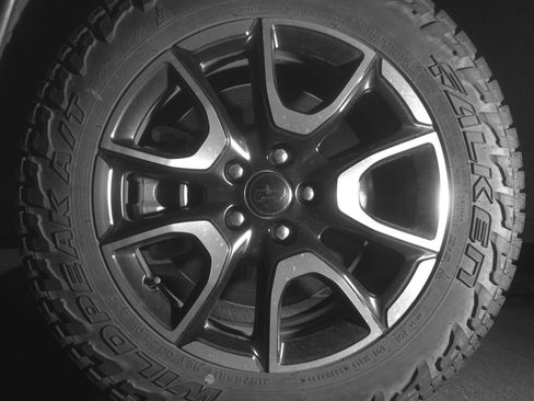 Used 2025 Jeep Compass Trailhawk image 12