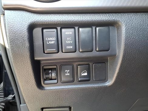 Used 2024 Nissan Titan PRO-4X w/ Pro-4x Convenience Package image 15