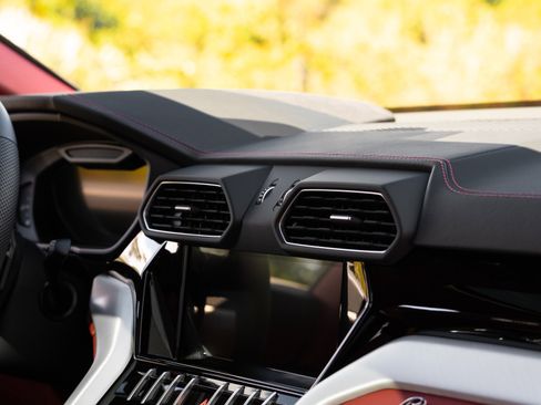 Used 2022 Lamborghini Urus image 69