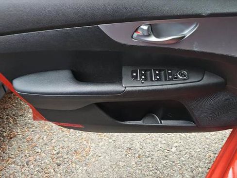 Used 2023 Kia Forte LXS w/ LXS Technology Package FWD image 8