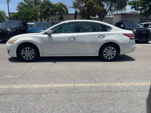 Used 2013 Nissan Altima 2.5 S FWD image 2