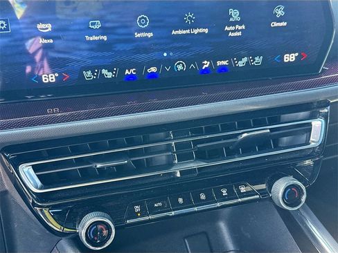 Certified 2025 Chevrolet Traverse RS image 18