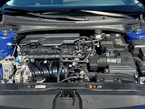 Used 2025 Hyundai Elantra SEL image 30