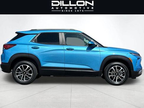 Used 2025 Chevrolet TrailBlazer LT AWD/4WD image 3