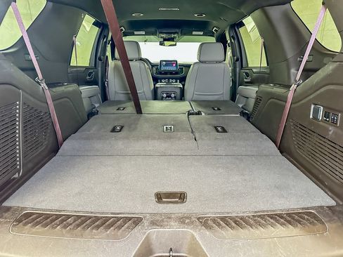 Used 2024 GMC Yukon SLT w/ SLT Luxury Package AWD/4WD image 22