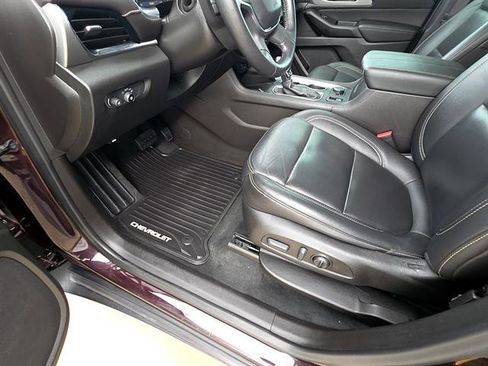 Used 2022 Chevrolet Traverse LT image 12