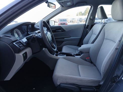 Used 2017 Honda Accord LX image 7