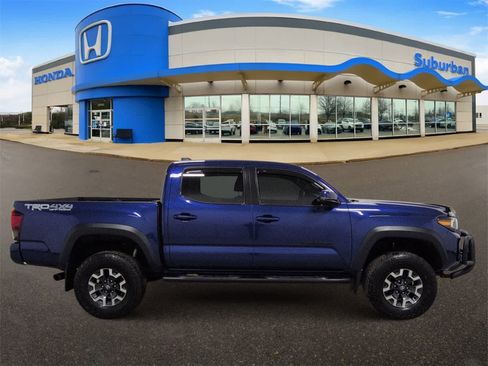 Used 2023 Toyota Tacoma TRD Off-Road w/ TRD Premium Off Road Package image 9