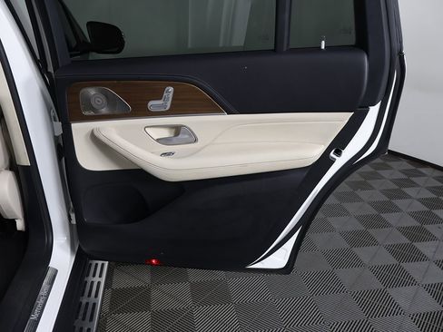 Used 2023 Mercedes-Benz GLS 450 4MATIC w/ AMG Line Exterior image 30