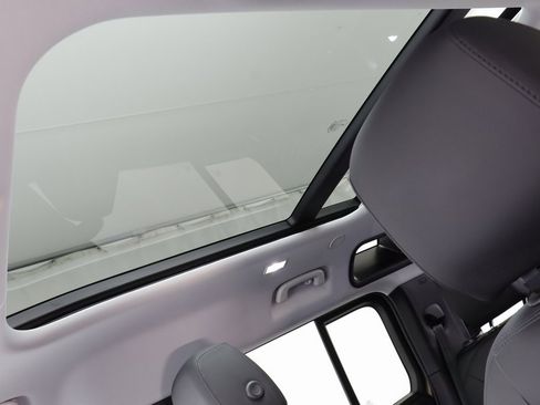 Used 2025 Land Rover Defender 110 S image 12