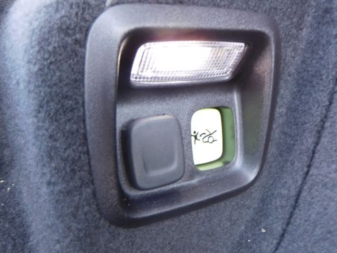 Used 2023 Chevrolet Corvette Stingray Premium Conv w/ Z51 Performance Package image 49