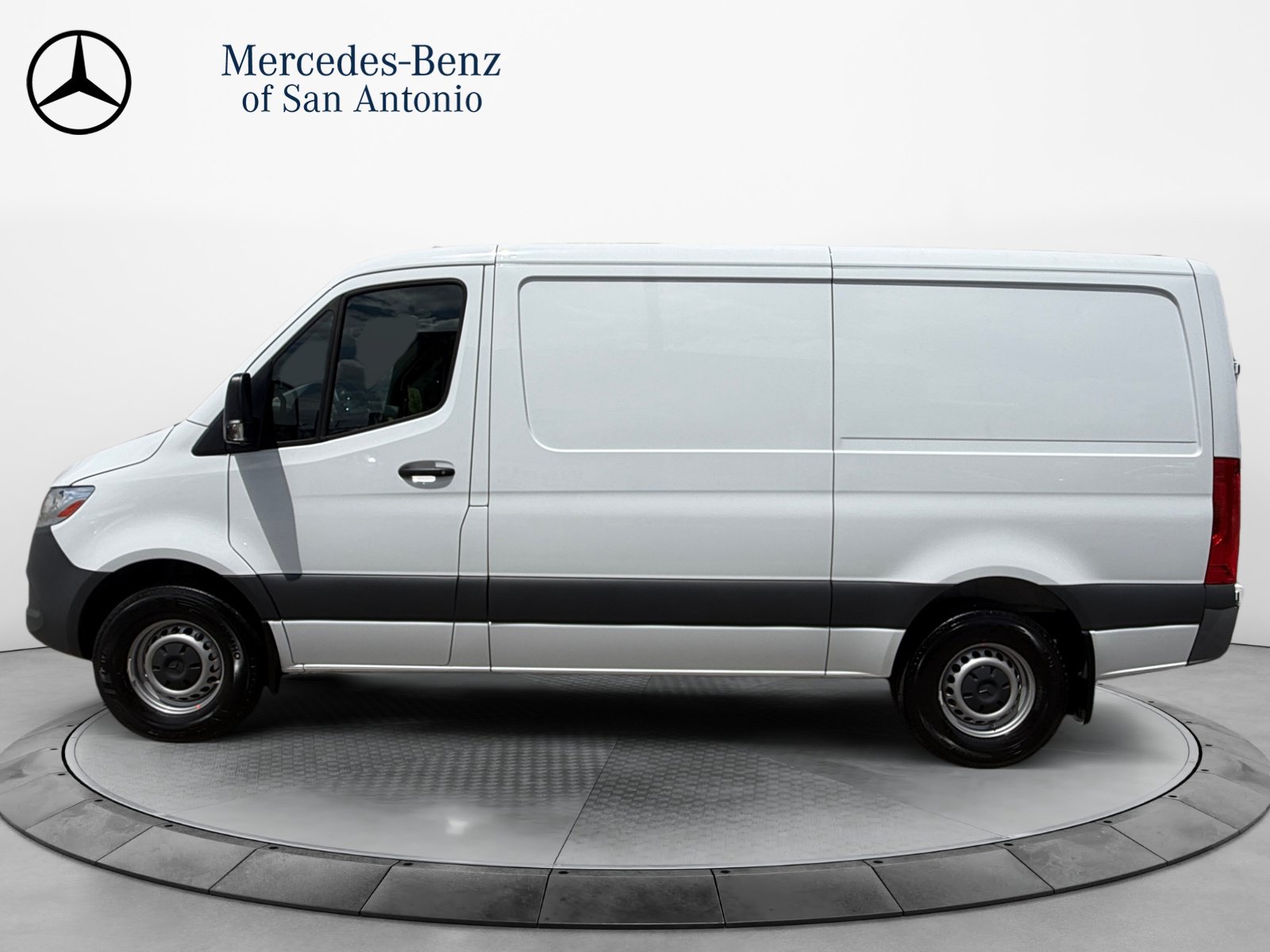 Used 2025 Mercedes-Benz Sprinter 2500 image 4