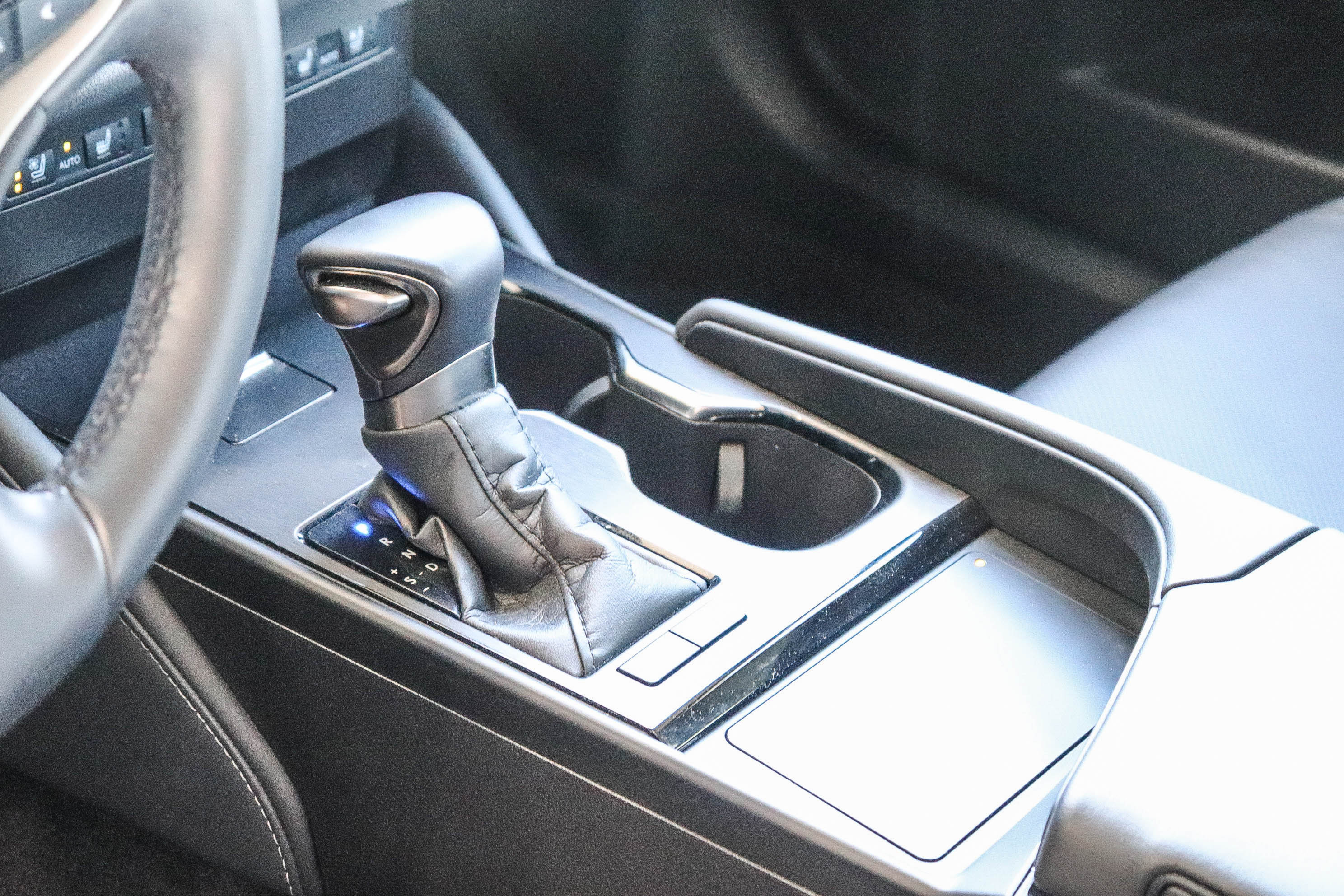 Used 2024 Lexus ES 300h w/ Premium Package FWD image 23