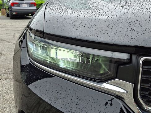 Used 2023 Jeep Grand Cherokee Laredo image 9